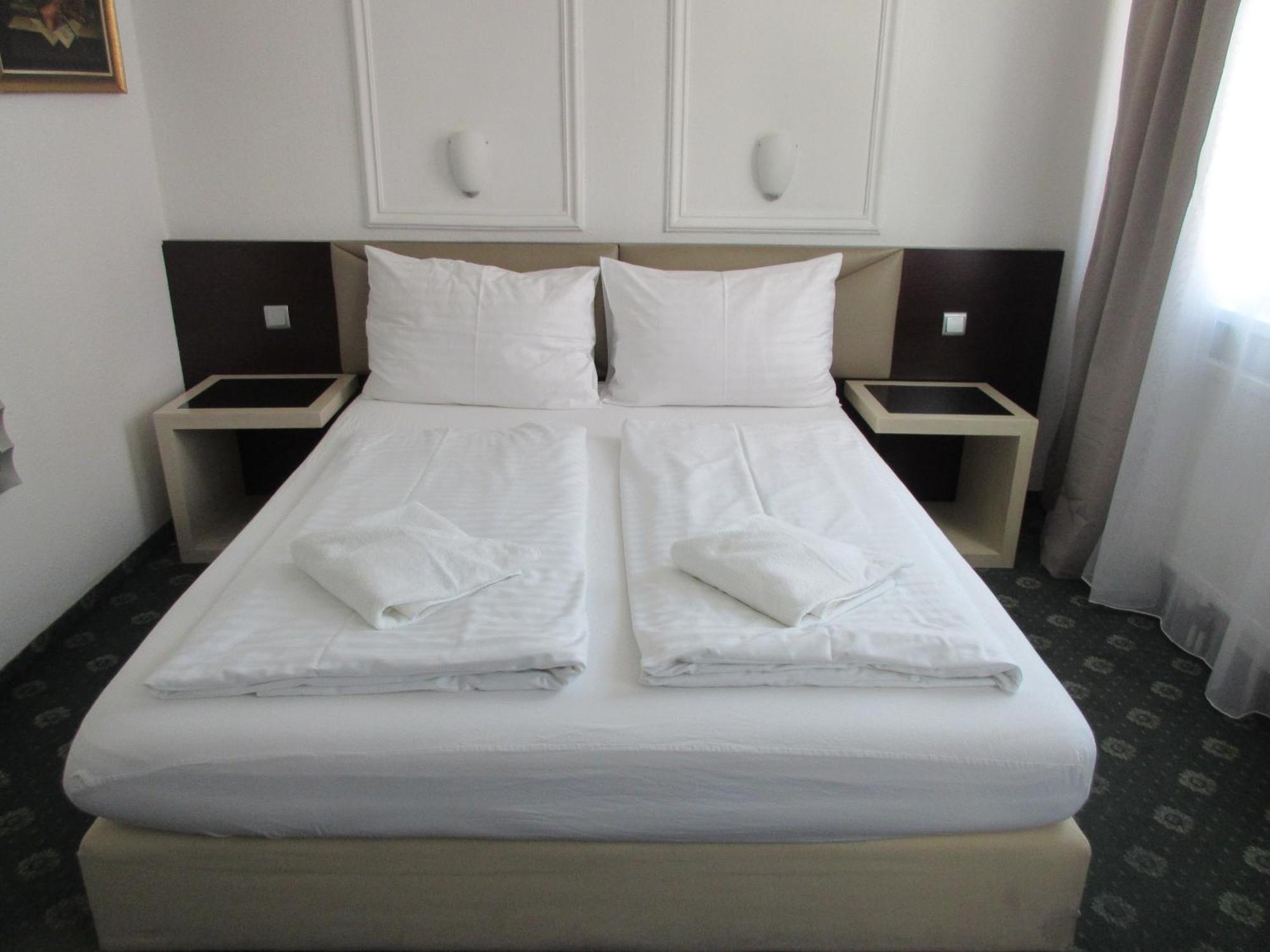 Hotel Attache L Contactless Check-in
