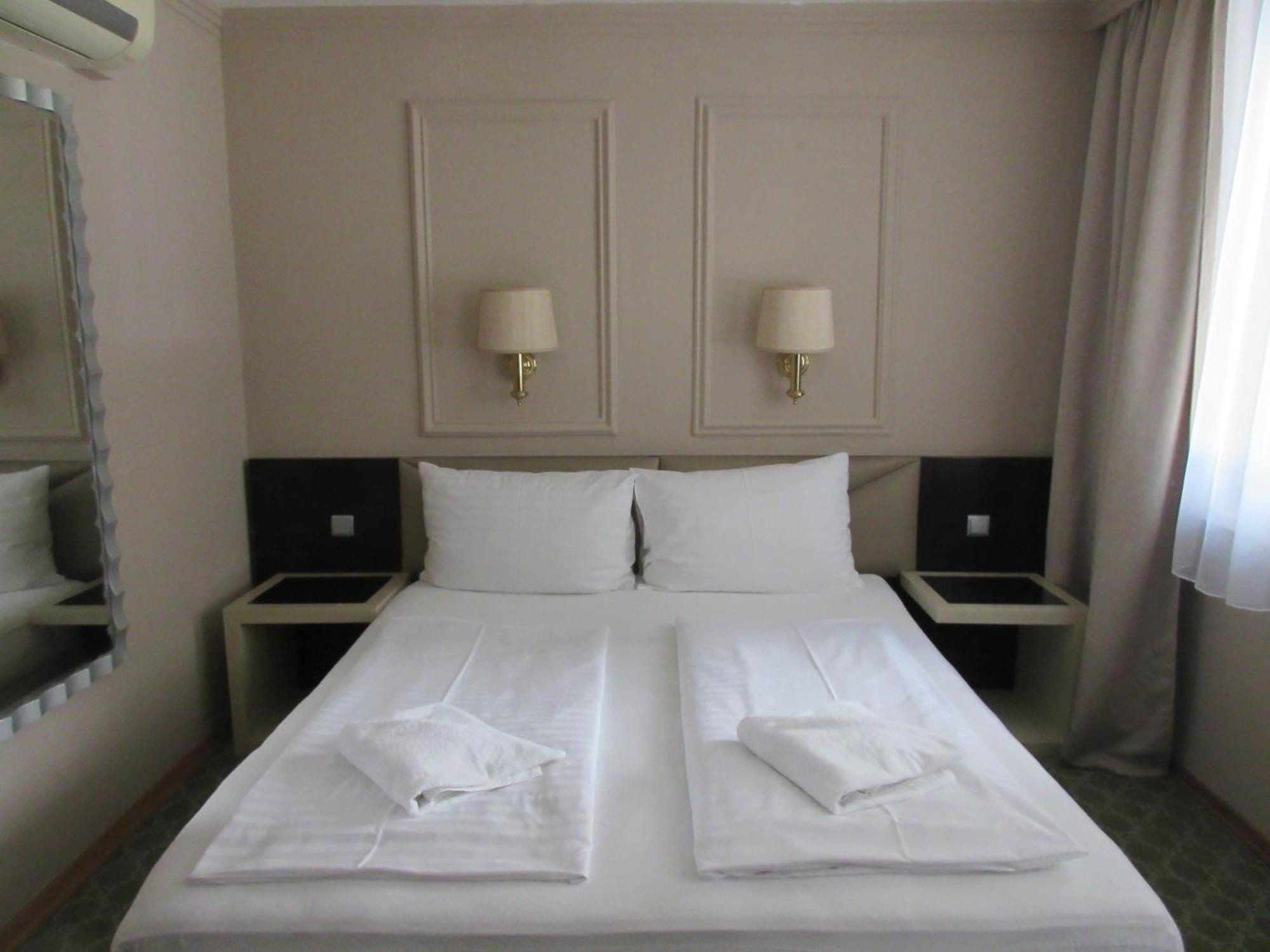 Attache L Contactless Check-in 3*