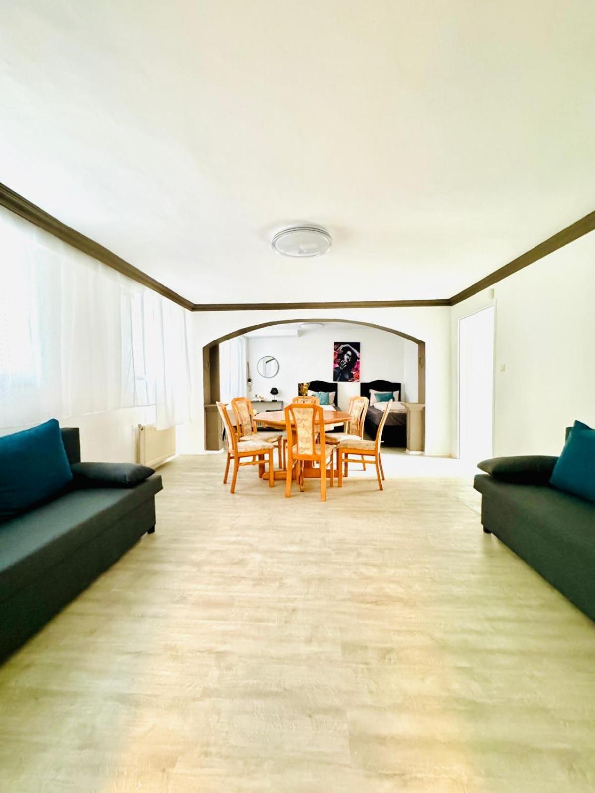 Very Spacious For Up To 7p With Great Location