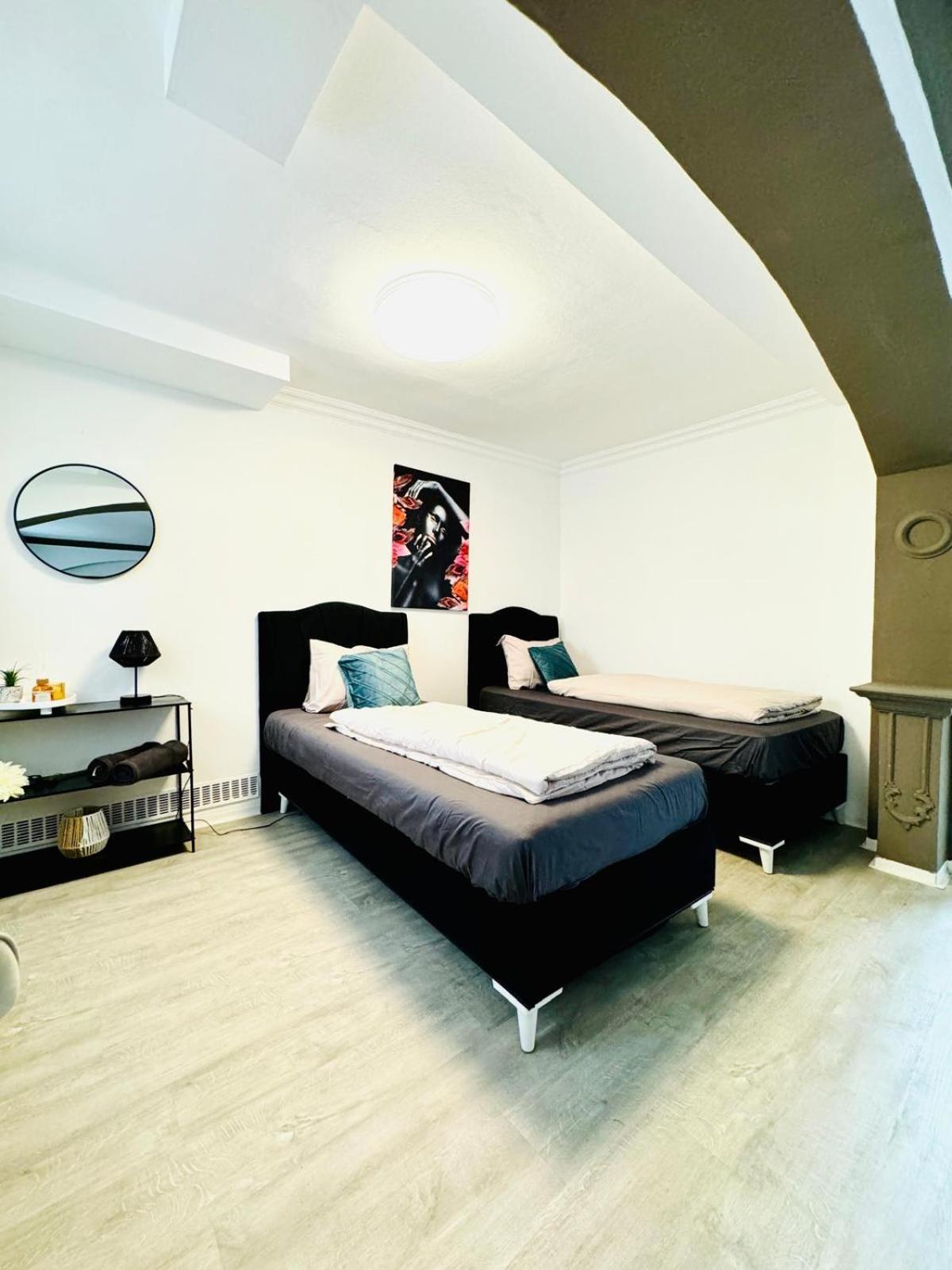 Very Spacious For Up To 7p With Great Location Apartment