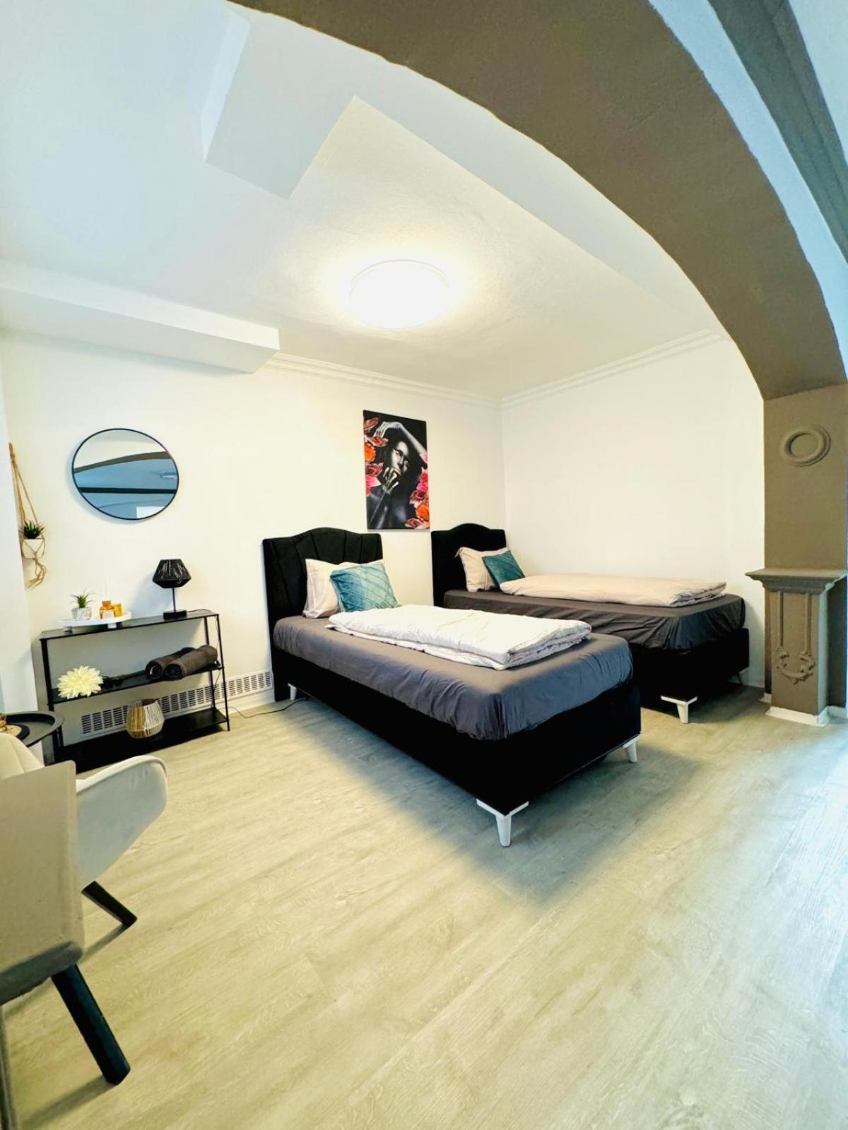 Very Spacious For Up To 7p With Great Location
