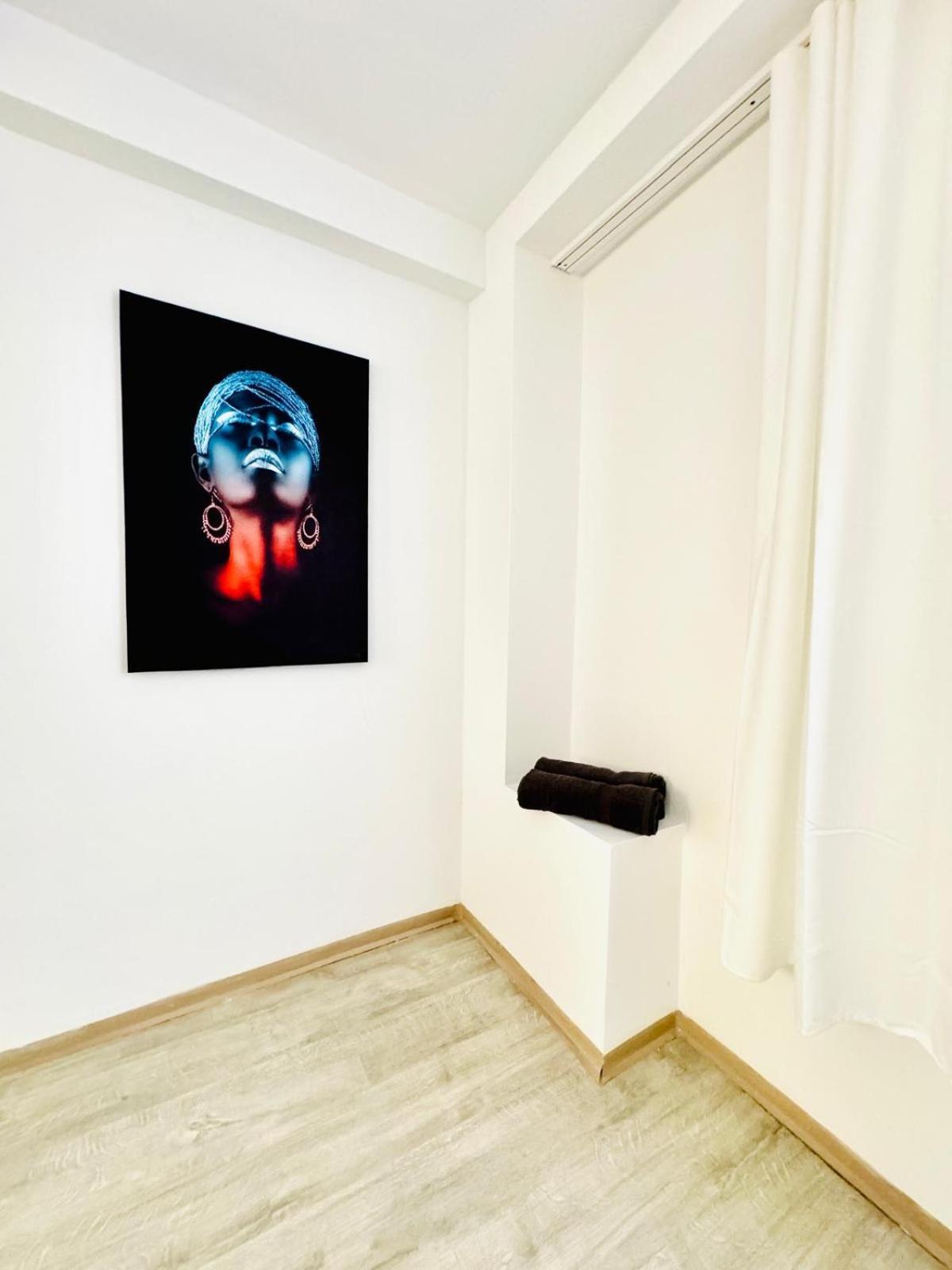 Very Spacious For Up To 7p With Great Location *
