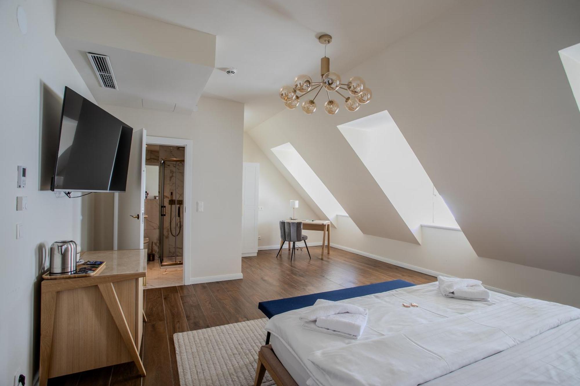Parklane Boutique Hotel - Newly Renovated Hotel