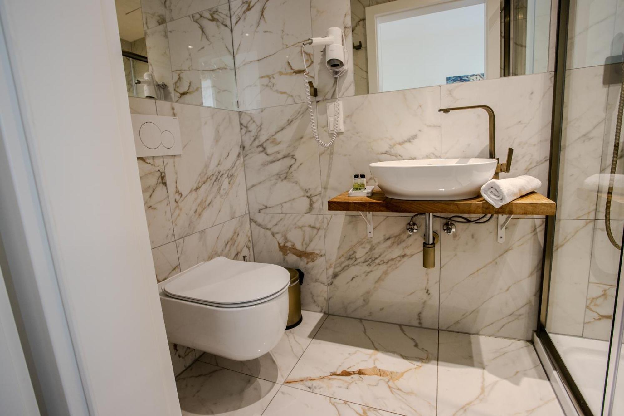Parklane Boutique Hotel - Newly Renovated Hotel *