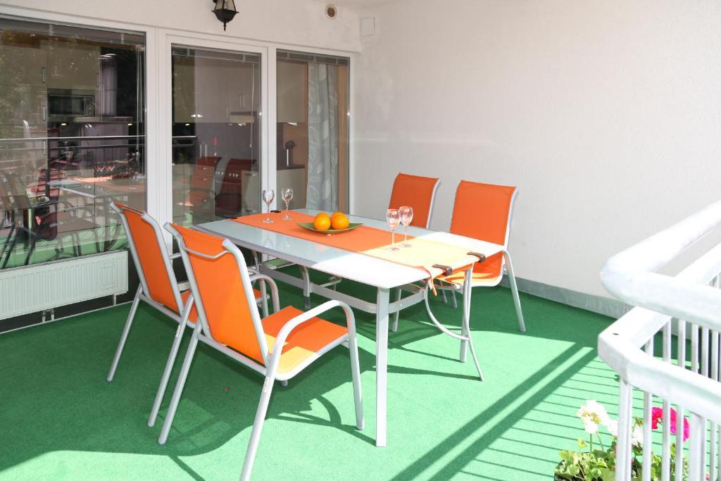 3 Sunny Apartments-schoenbrunn, 100m2 With Balcony Apartment