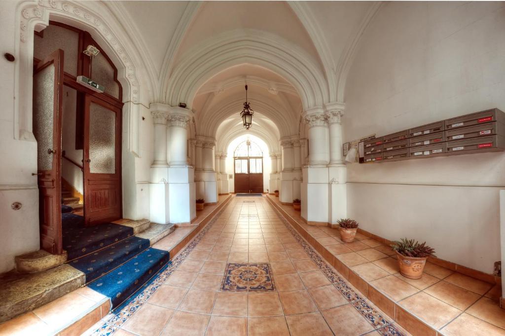 Carlton Opera 3*