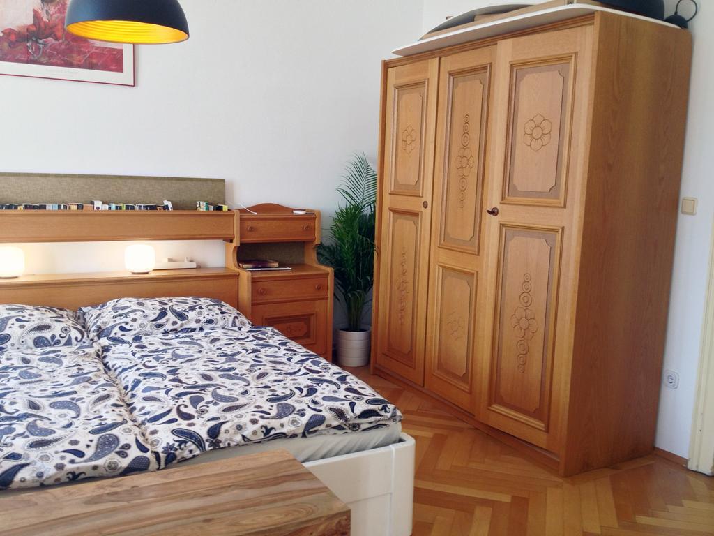 Big Vintage Style Flat Near Schonbrunn *