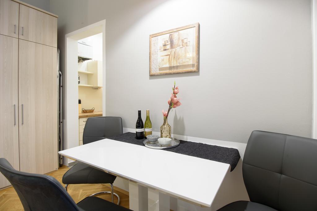 Midtown Apartment *