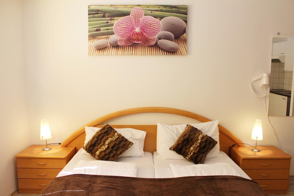 Westend Hostel *
