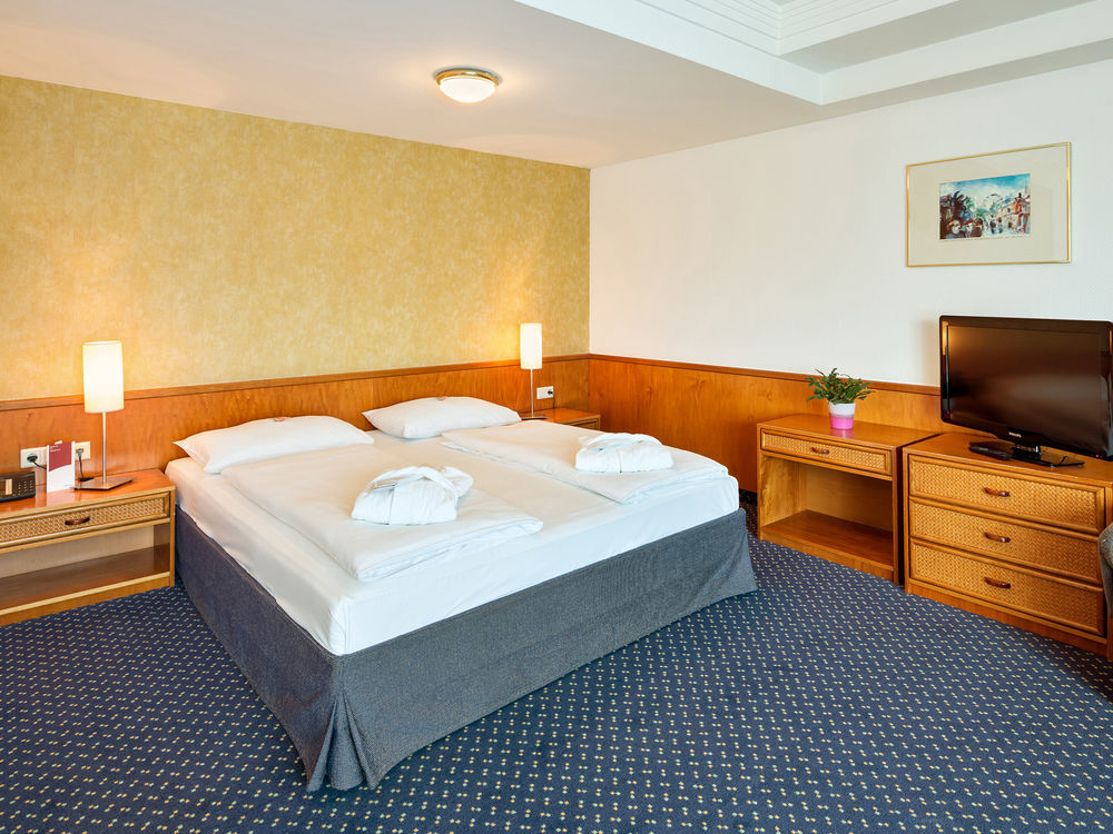 Arcotel Donauzentrum 4*