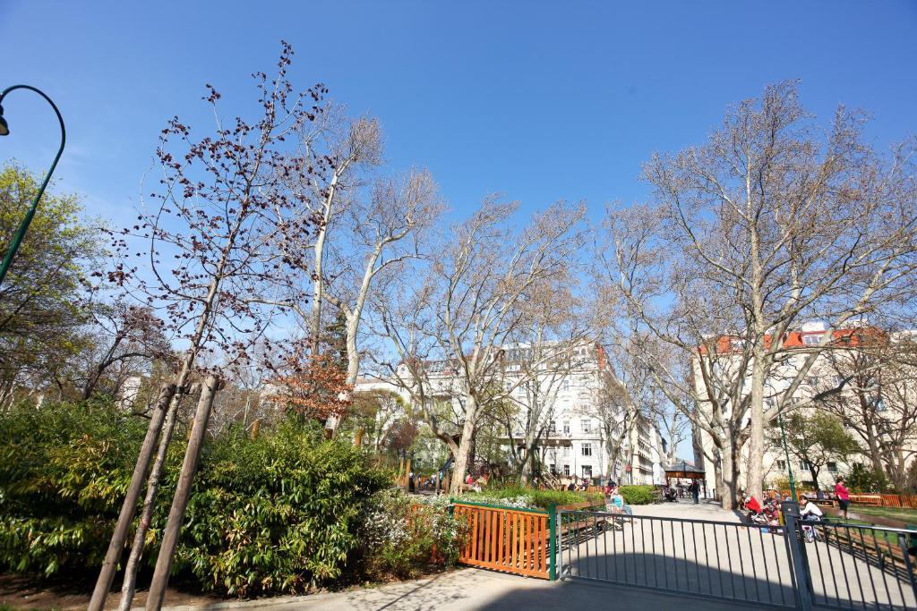 Classic Apartment I Close To Main Station I 10 Minutes To Belvedere Apartment