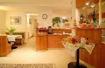Schani Salon 4*