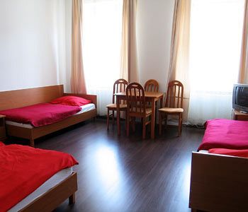 Cyrus 2* Viena