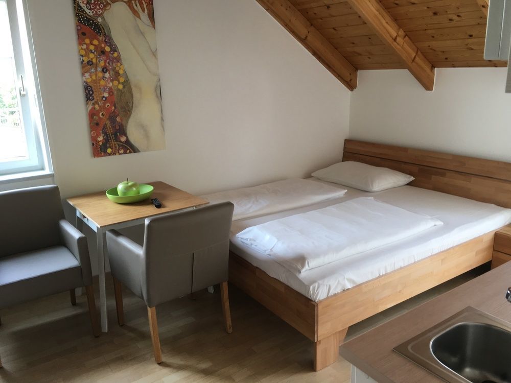 Apartment Ajo - Alte Donau Garden Flat - Self-check-in