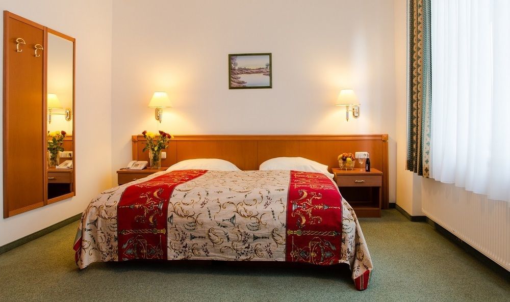 Schani Salon Hotel 4*