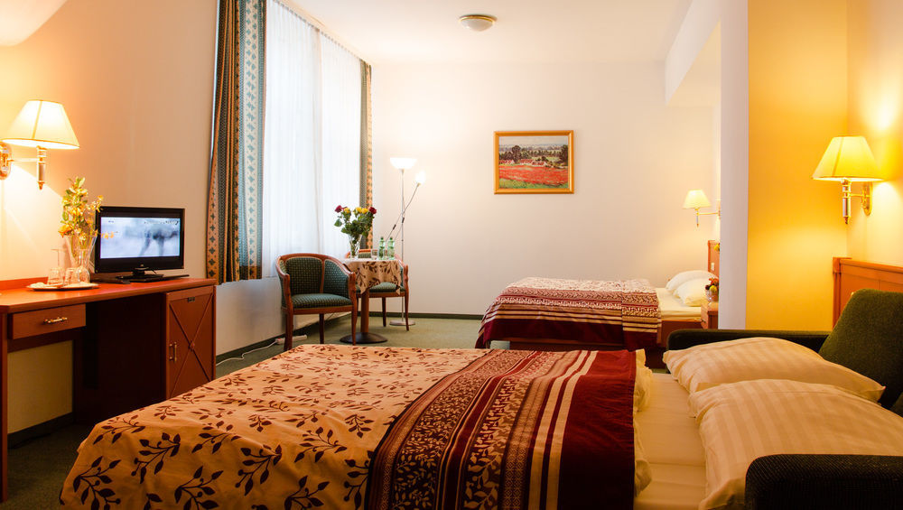 Hotel Schani Salon