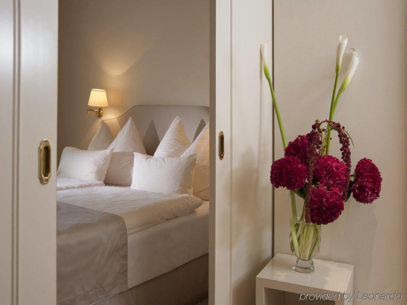 Hotel Elaya Center 4*
