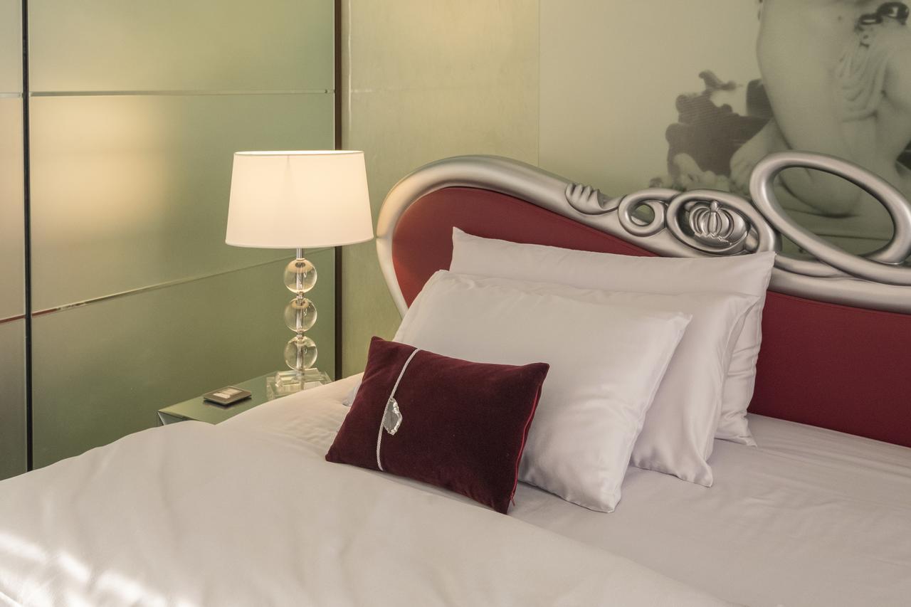 House Of Time - Fancy Suites Hotel