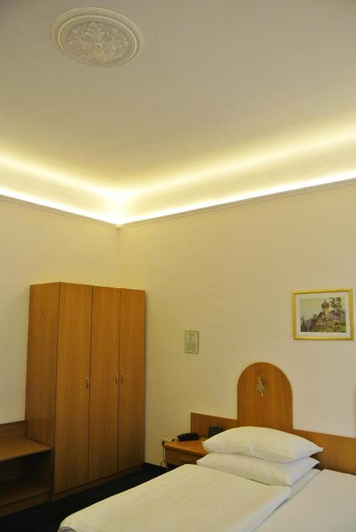 Schonbrunn Hotel