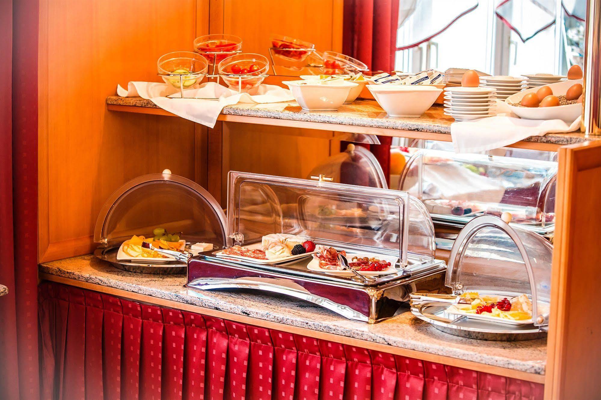 Corvinus - Newly Renovated Viena