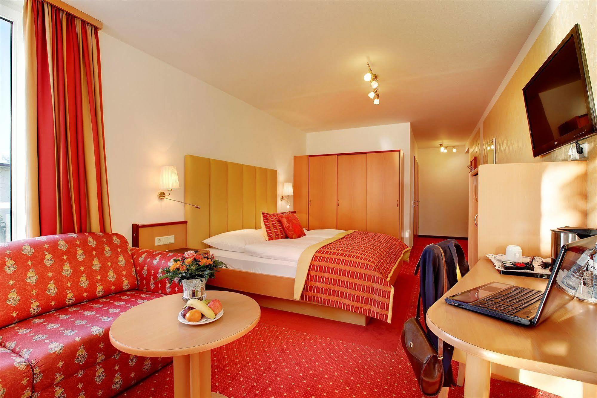 Strandhotel Alte Donau Hotel 4*
