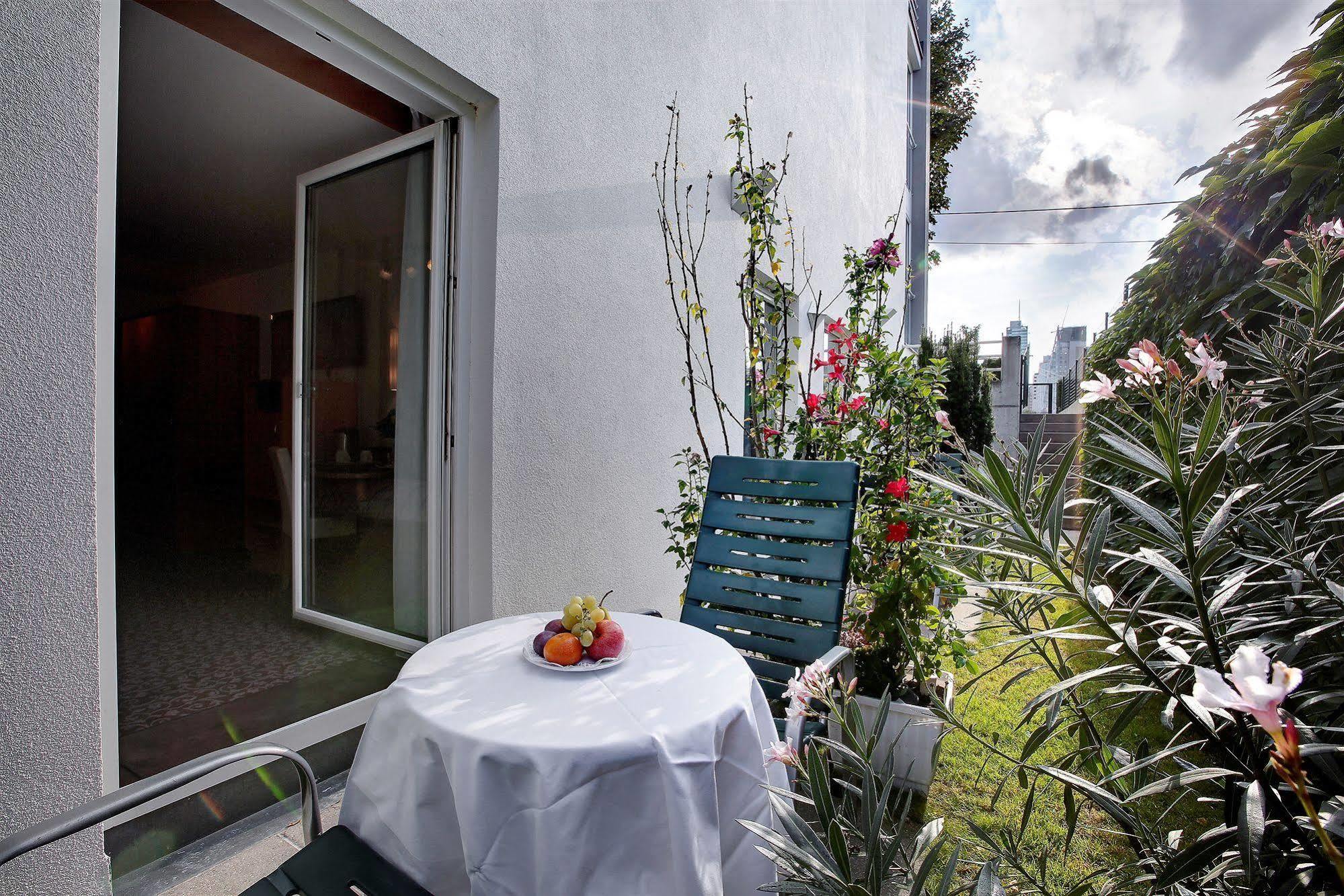 Strandhotel Alte Donau 4* Vienna