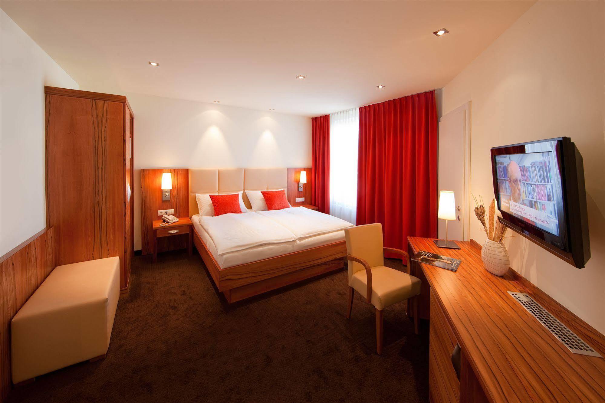 Strandhotel Alte Donau Hotel