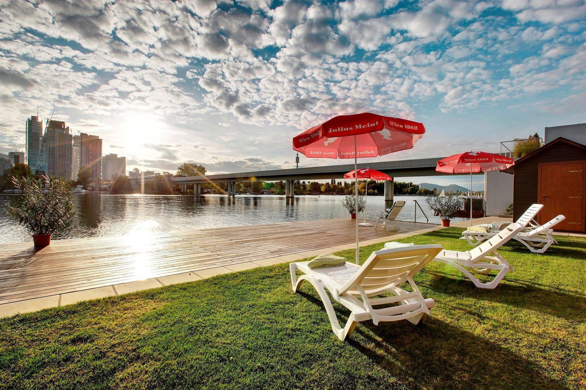 Strandhotel Alte Donau Hotel