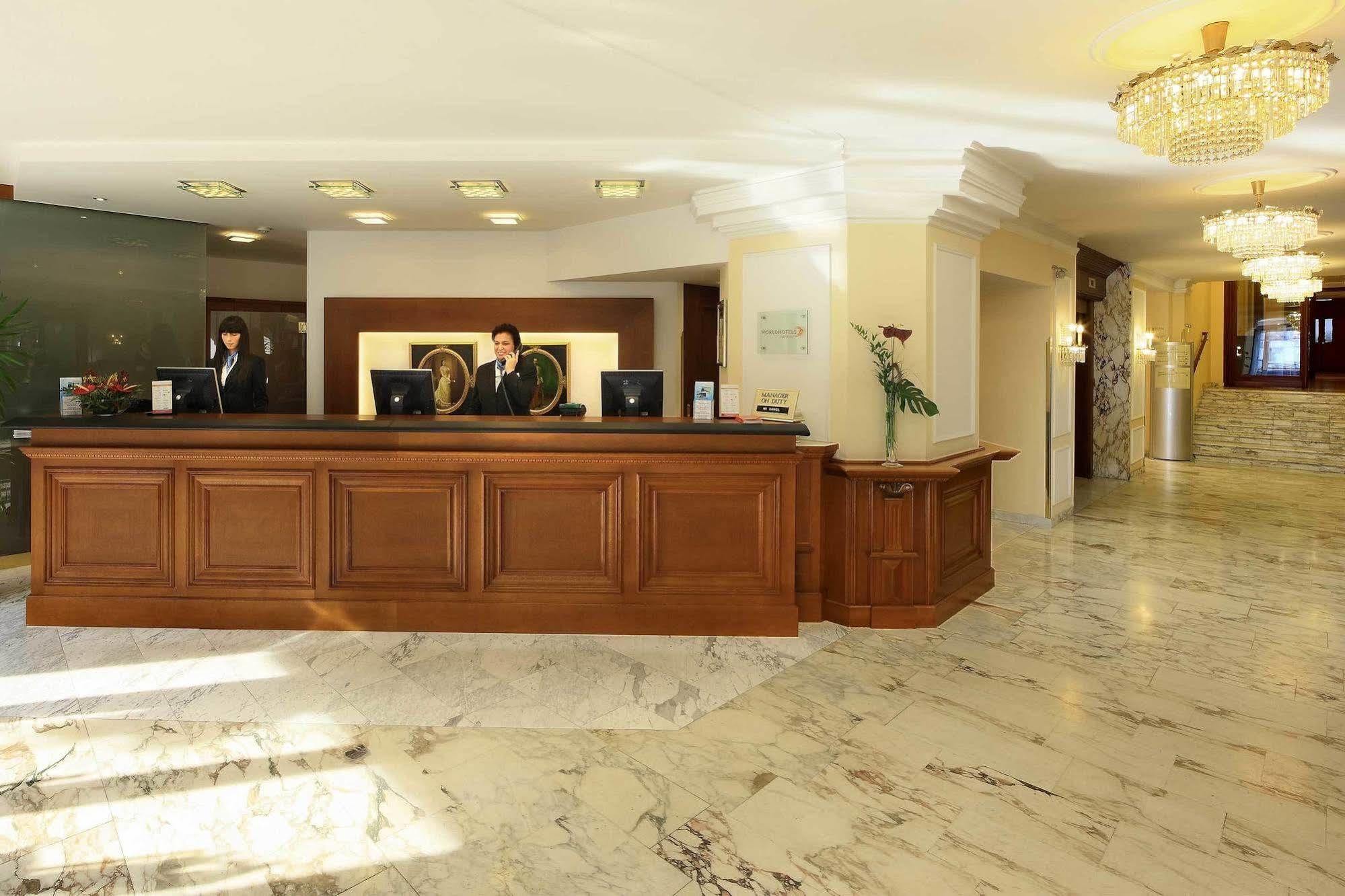 Hotel De France 5*