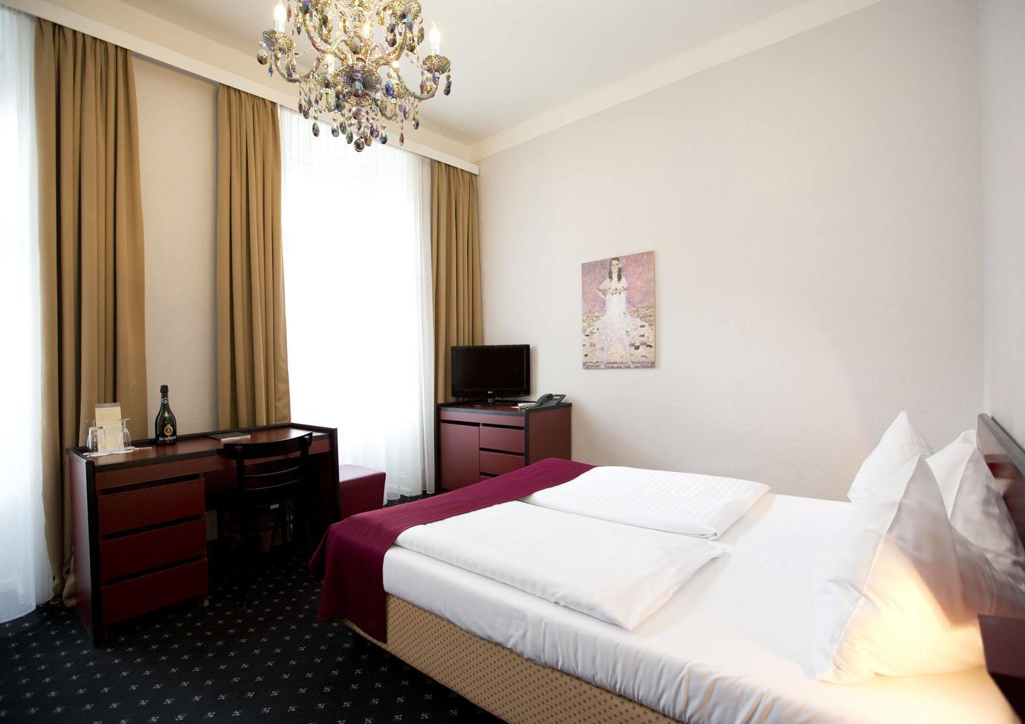 Fuerst Metternich Hotel