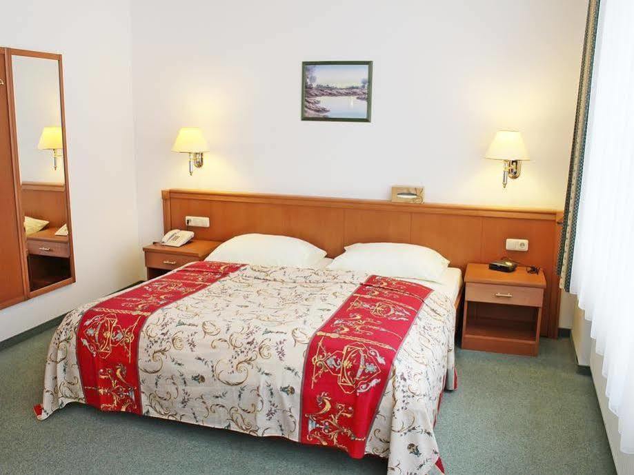 Schani Salon Hotel 4*