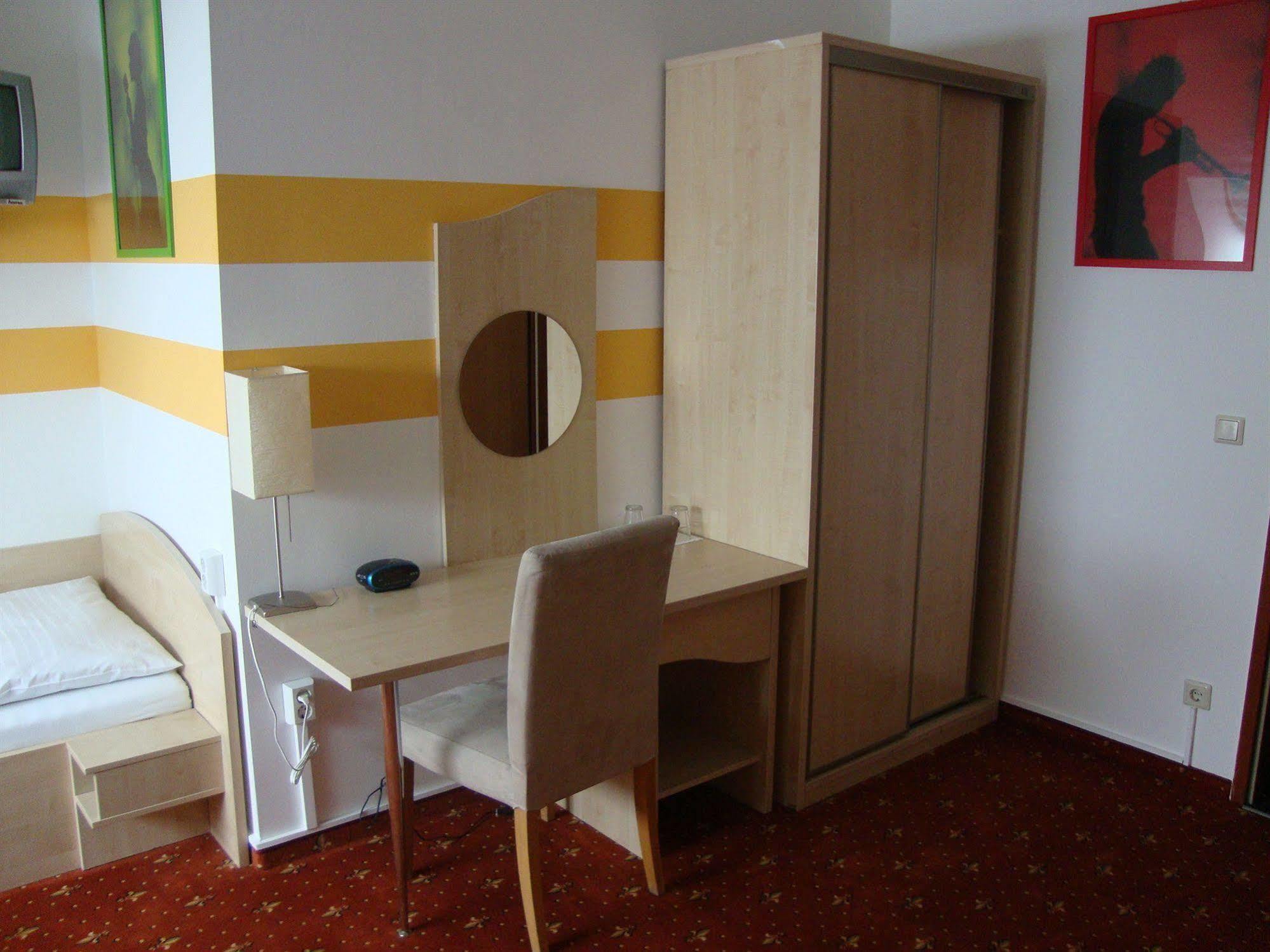 Hotel Lenas Donau 3*