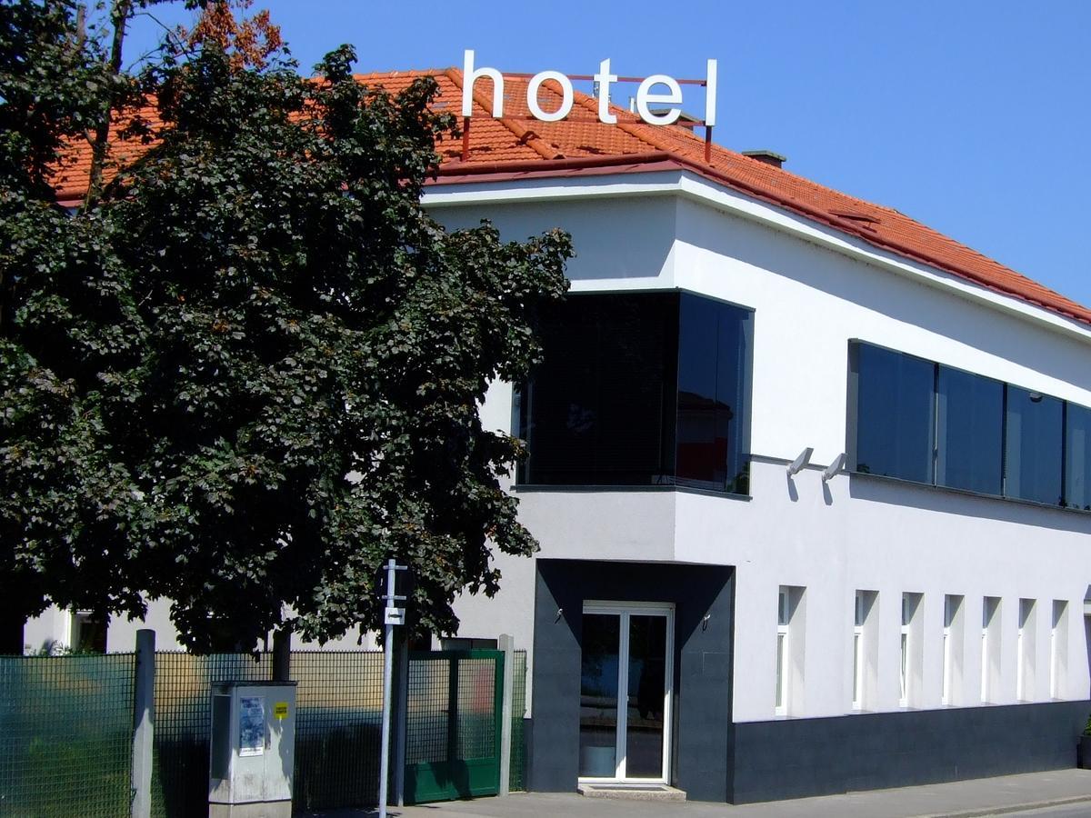 Strandhotel Alte Donau Vienna