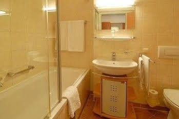 Schani Salon Hotel
