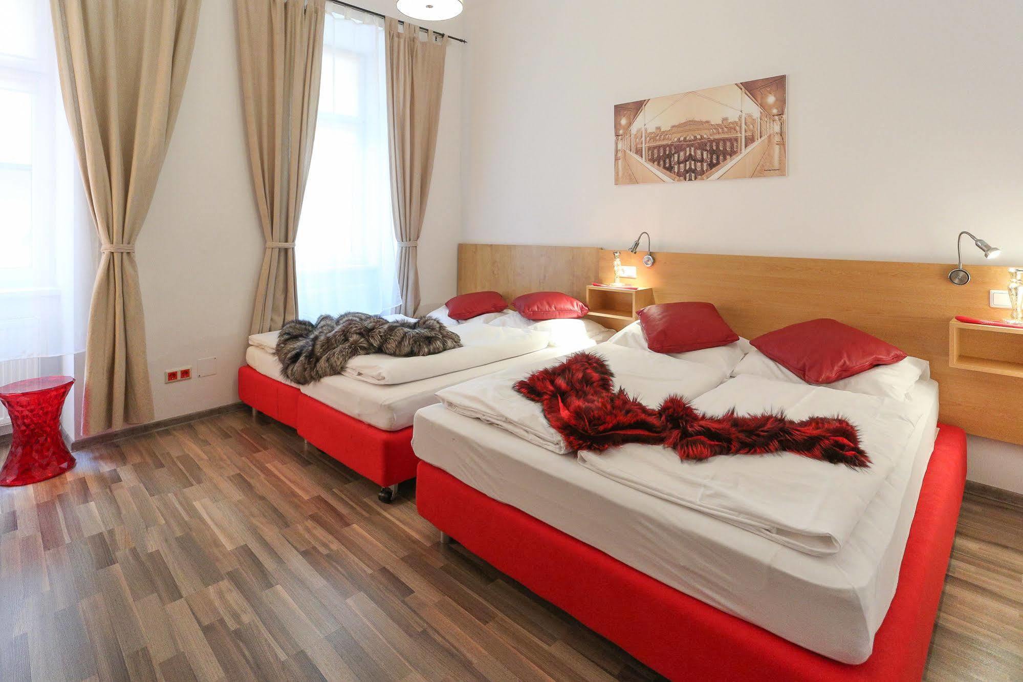 Margareten Long Apartment