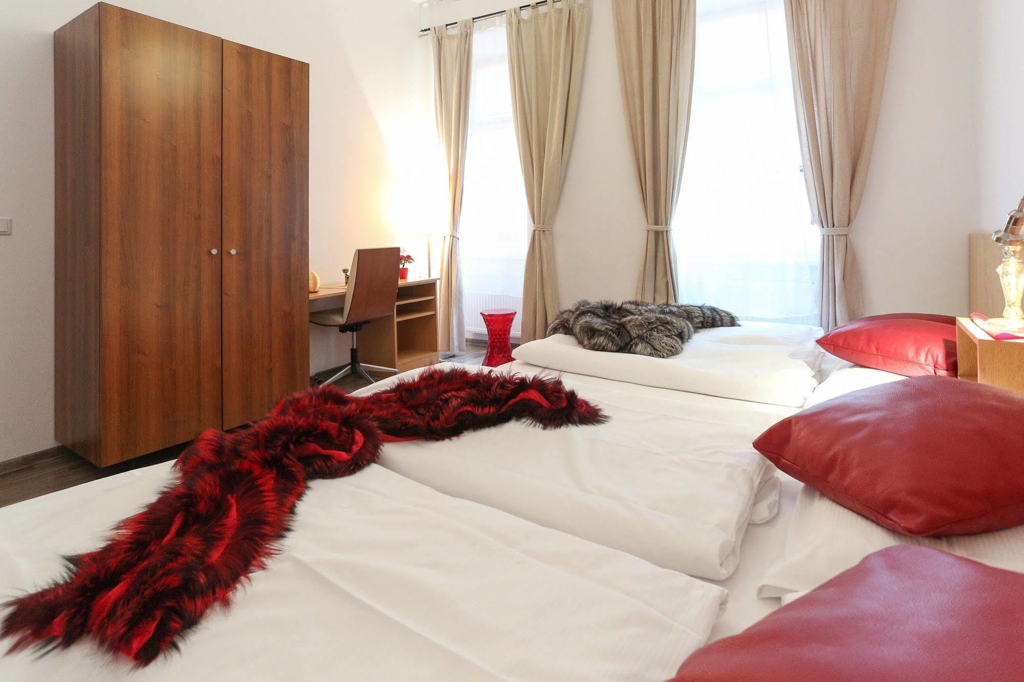 Margareten Long Apartment
