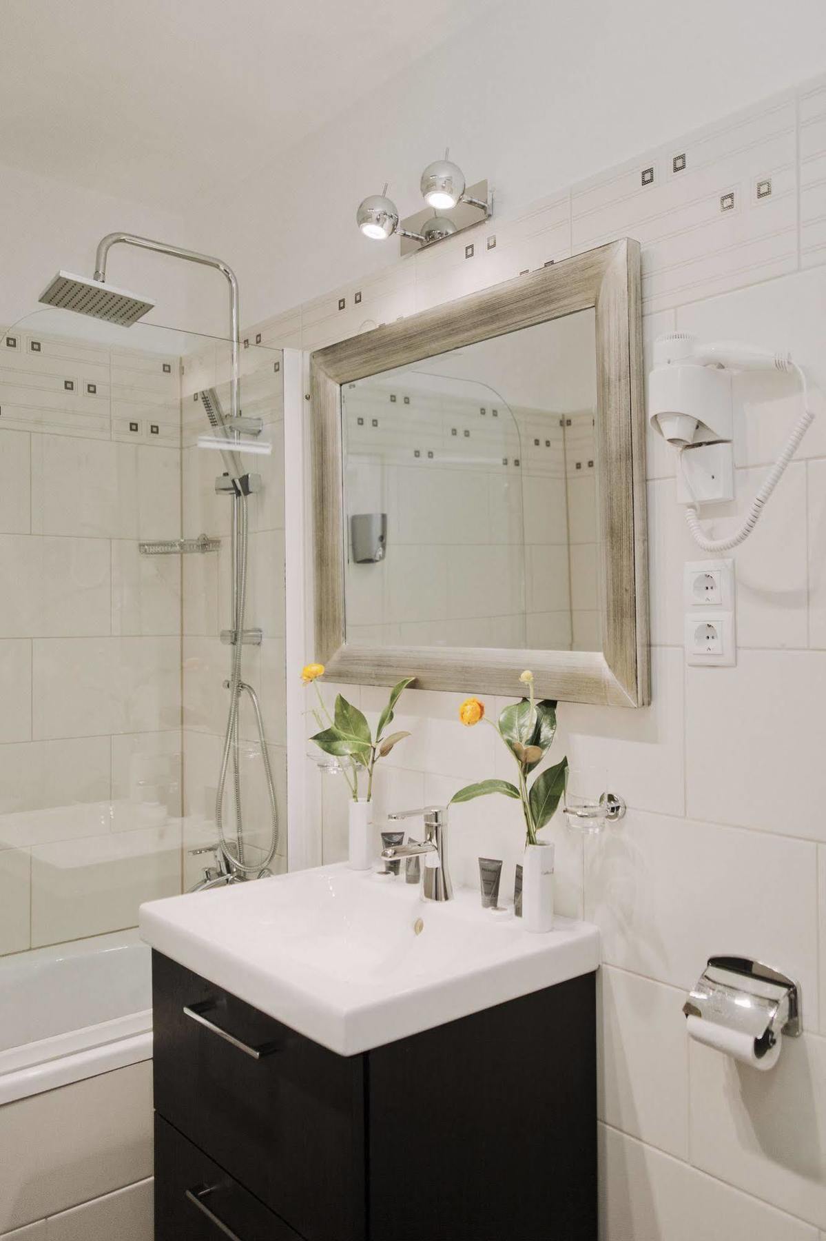 Carlton Opera Aparthotel 3*