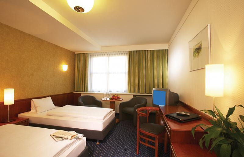 Arcotel Donauzentrum 4*