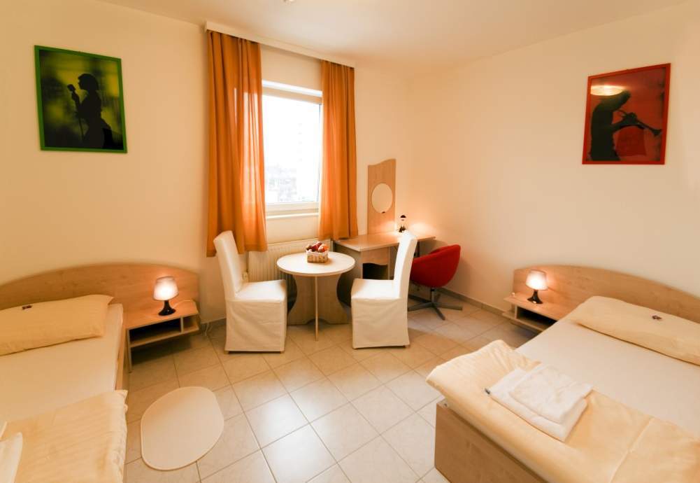Lenas Donau 3* Wien