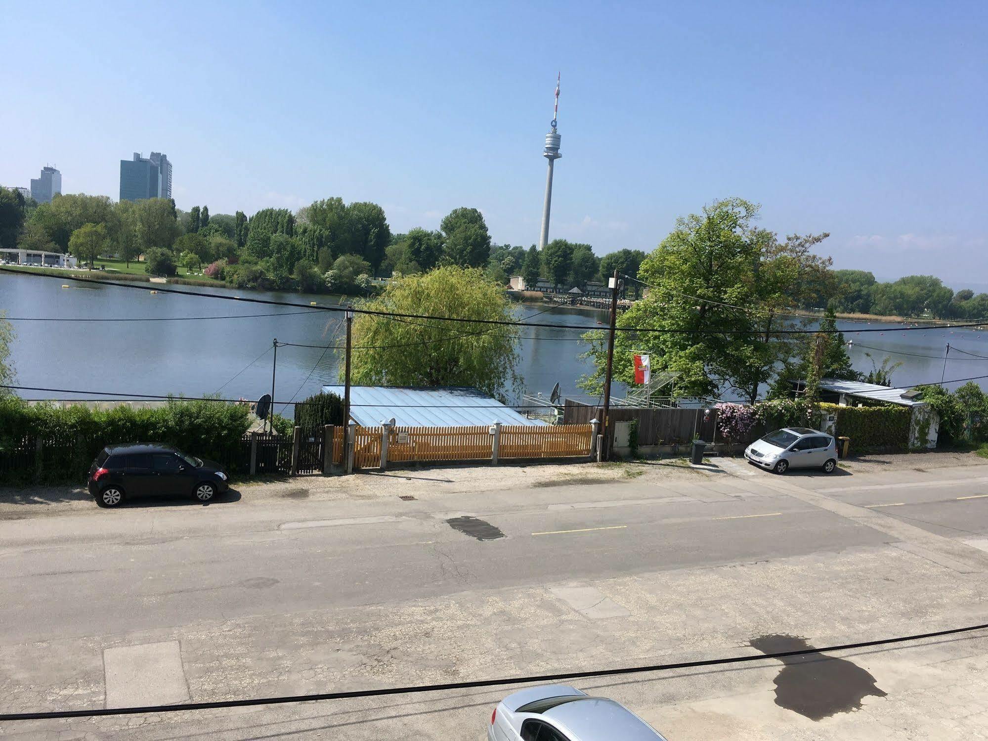 Ajo - Alte Donau Garden Flat - Self-check-in Apartment