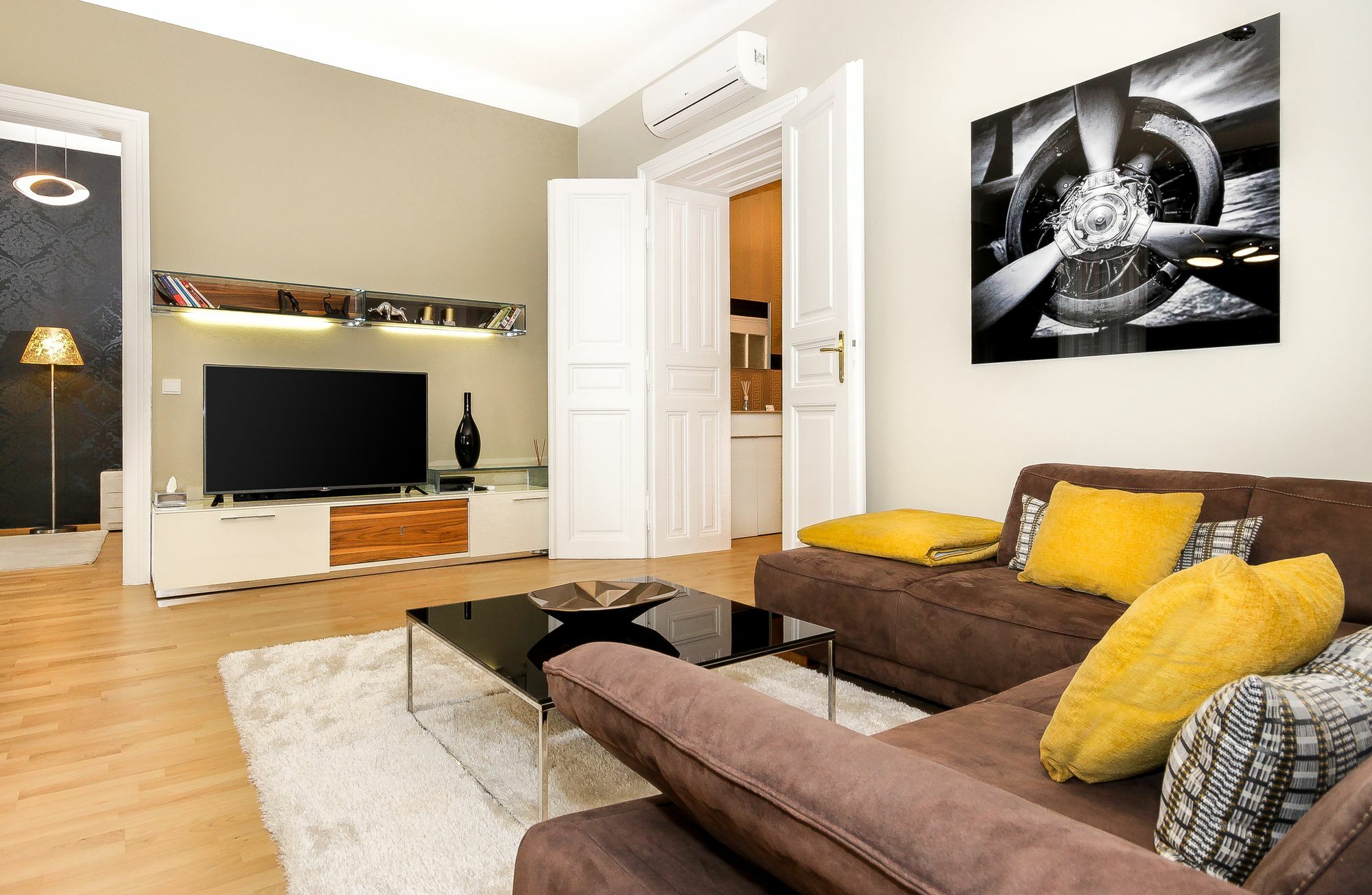 Abieshomes Serviced - Downtown Apartment