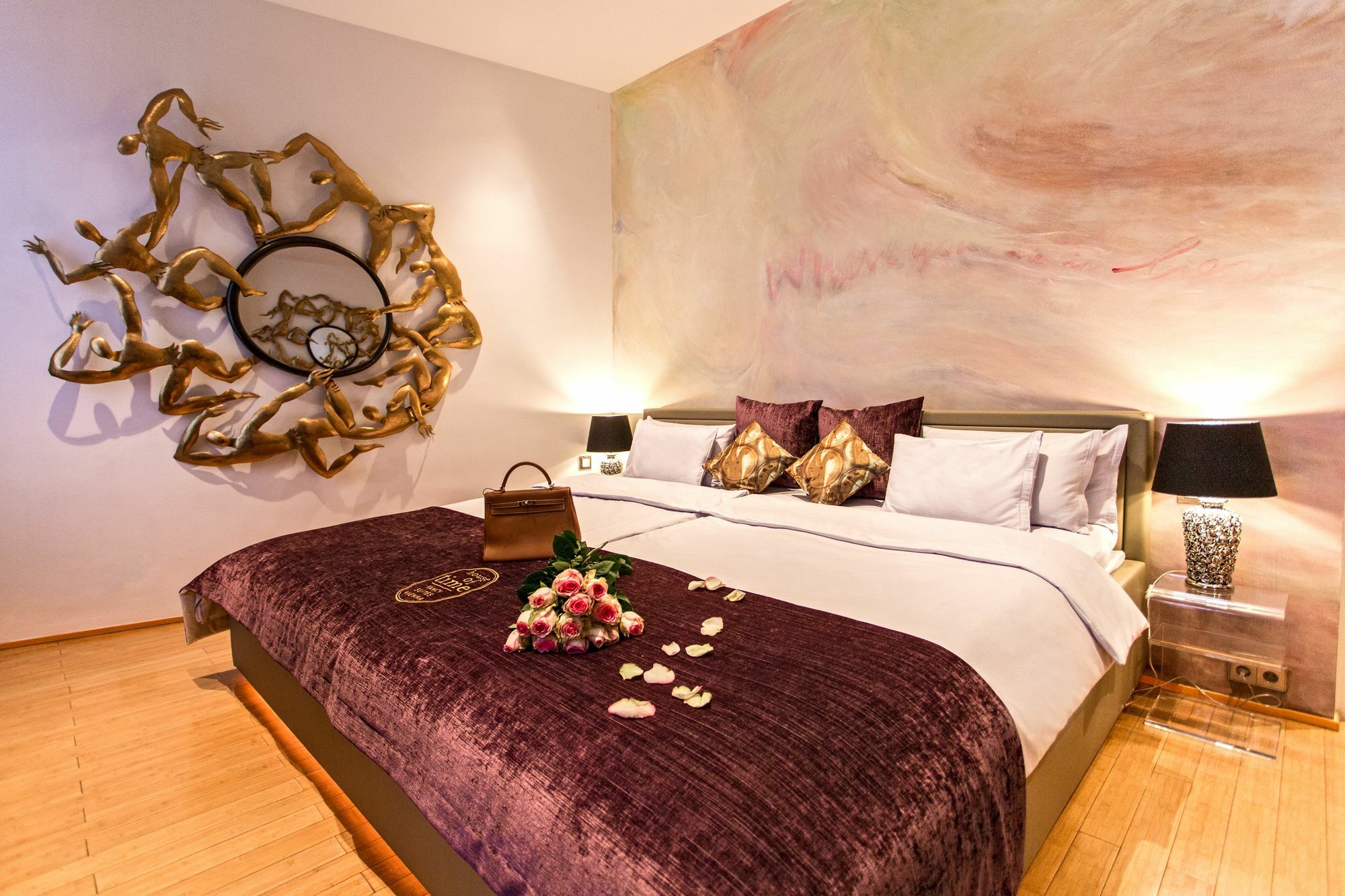 House Of Time - Fancy Suites Hotel