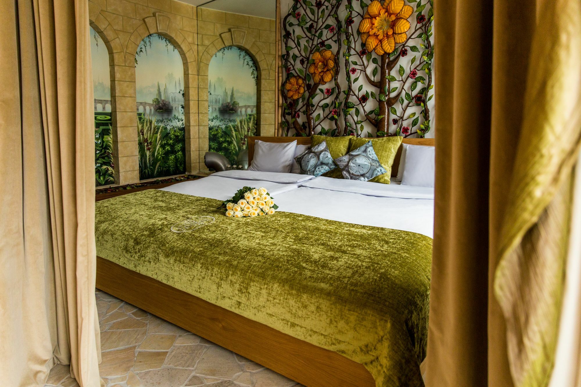 House Of Time - Fancy Suites Hotel