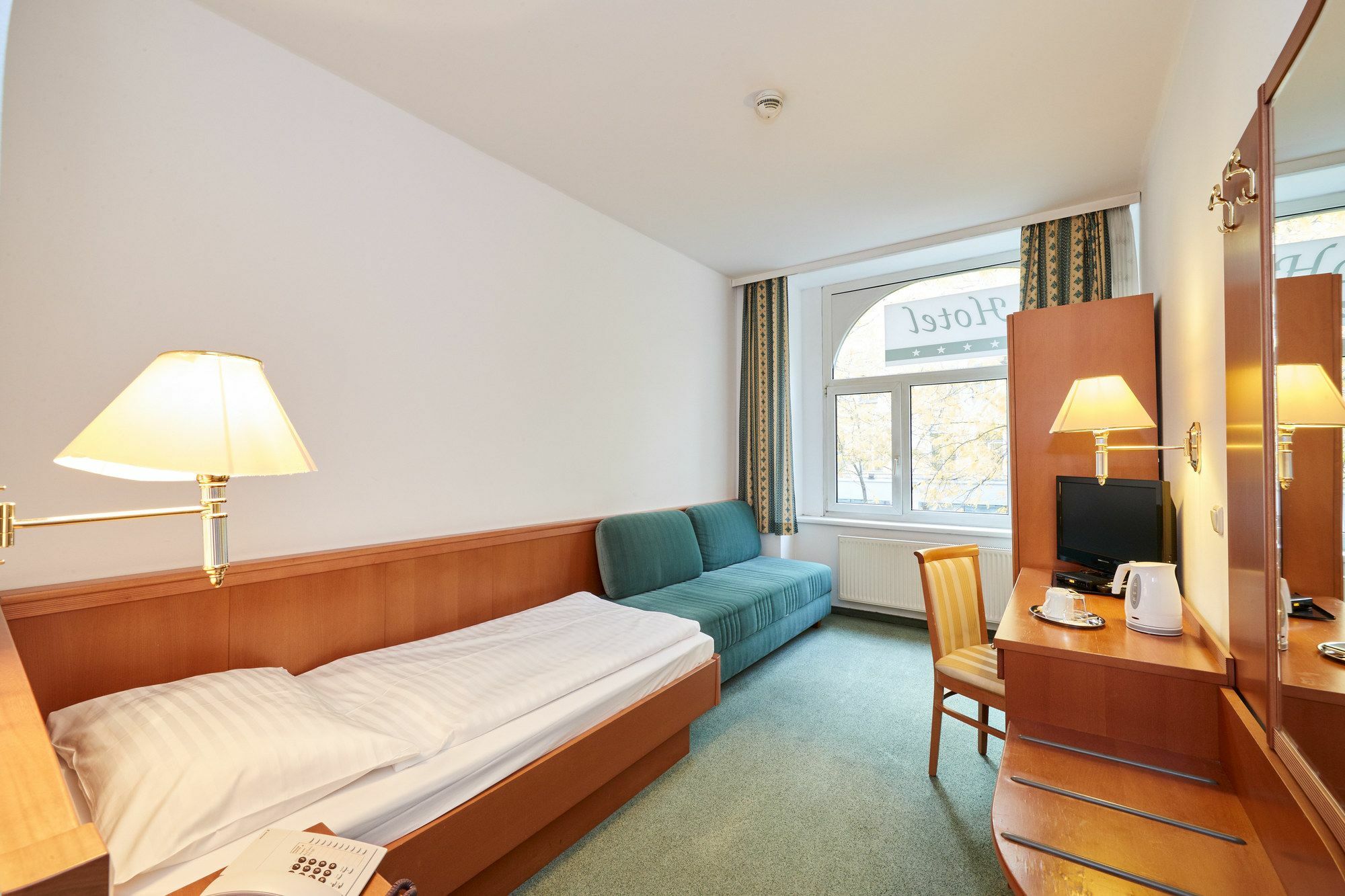Hotel Schani Salon