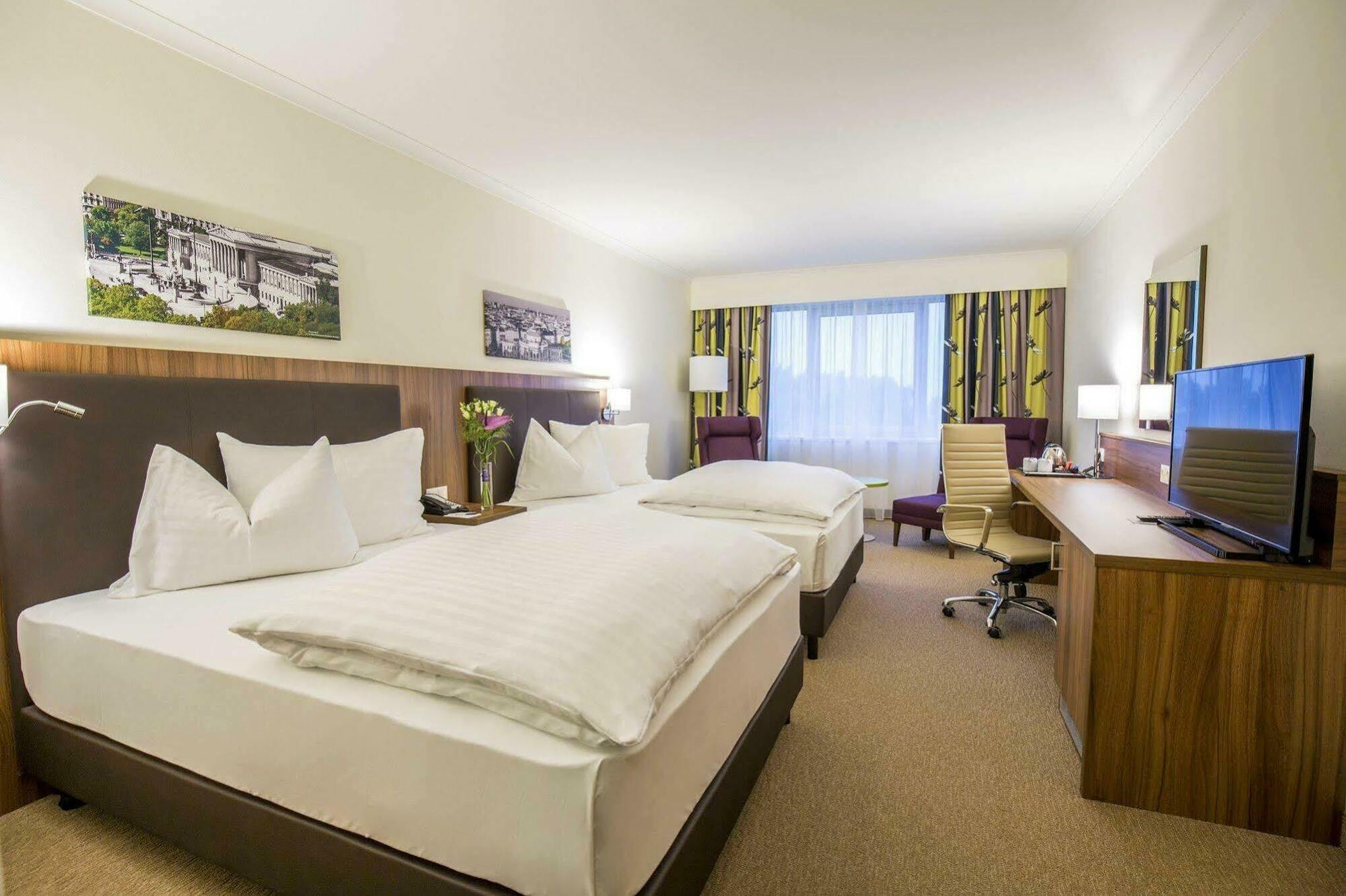 Hilton Garden South 4*