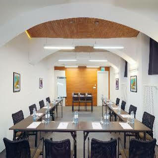 Fortyplusone - Newly Renovated! 4*