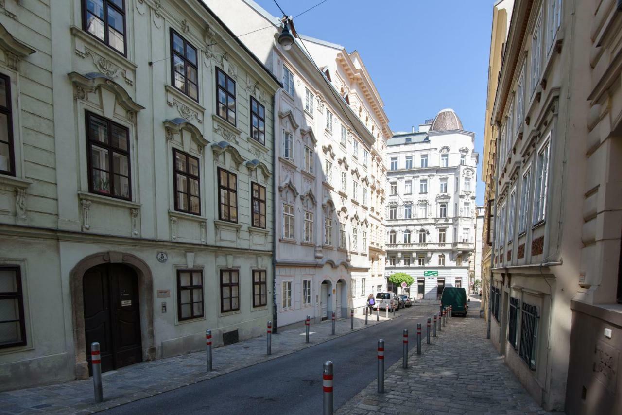Design - Centrally Located Apartment *