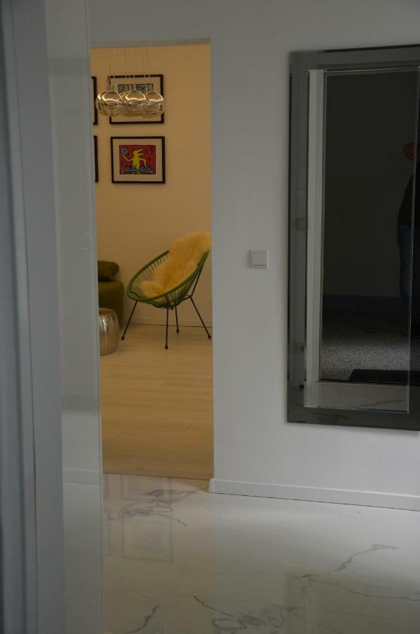 Modern Apt, Next To Metro *