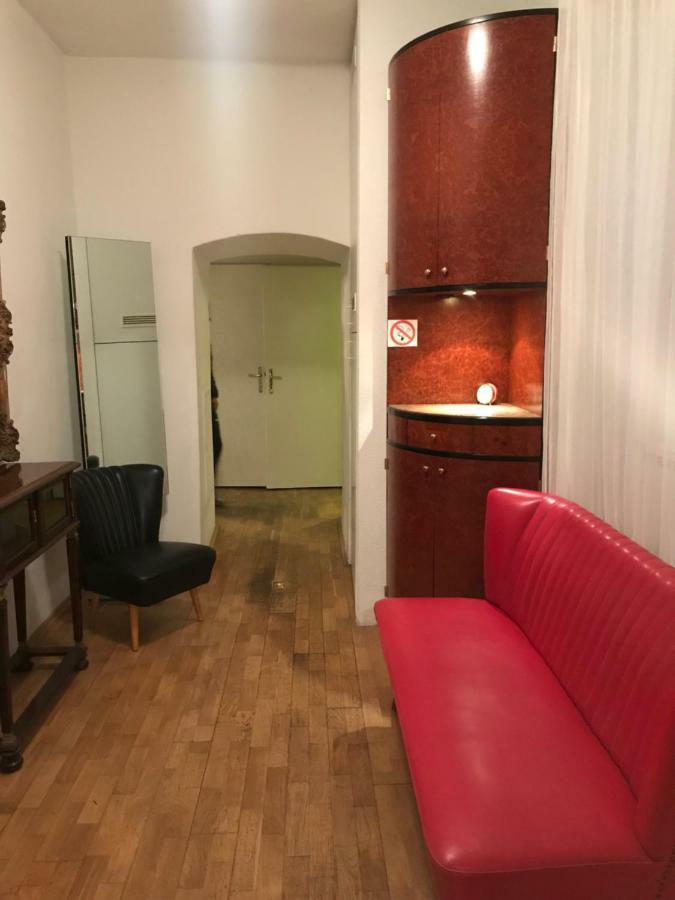 The Barts Center - Self Check-in * Wien