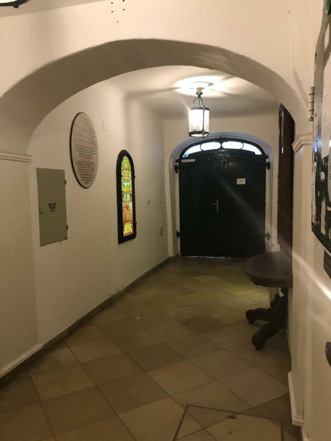 The Barts Center - Self Check-in Wien